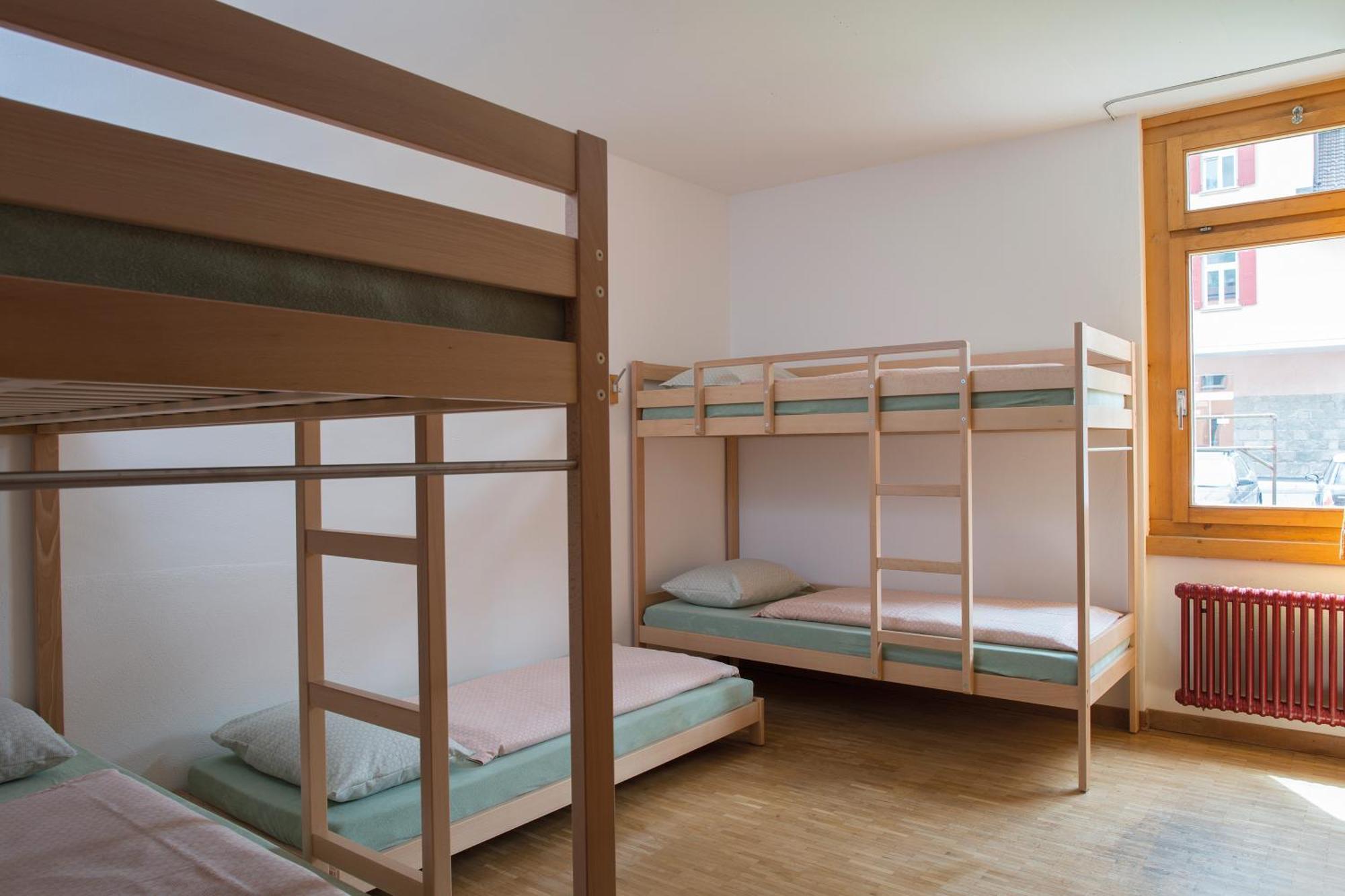 Sextuple Room with Shared Bathroom,765759727:JPEG